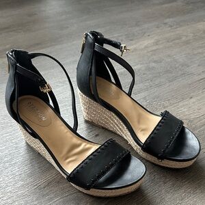 Kenneth Cole Black and Tan Wedge Sandals